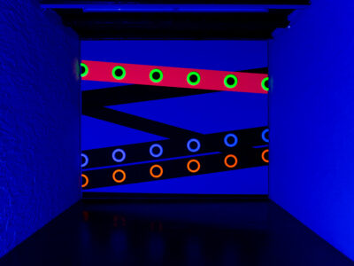 PalaisThurnUndTaxis, Cellars,loose-leather-bracelet-with-neon-3D-eyelets,Roominstallation2