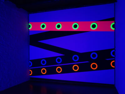 PalaisThurnUndtaxis, Cellars,loose-leather-bracelet-with-neon-3D-eyelets,Roominstallation2.2