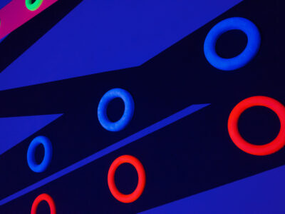 PalaisThurnUndtaxis, Cellars,loose leather bracelet with neon 3D eyelets,Roominstallation2,Detail2
